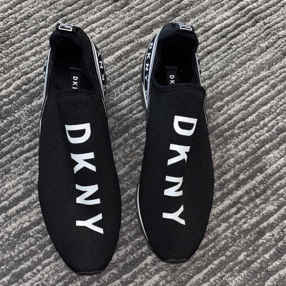 DKNY Black and White Women  Slip-On Sneakers *NEW